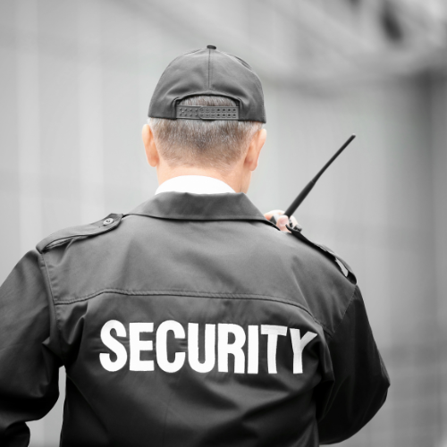 Agent de sécurité en uniforme